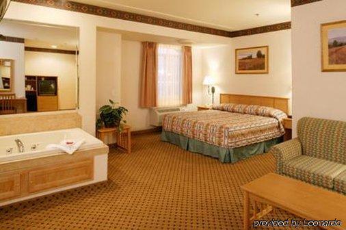 The Inn At Rolling Hills Casino & Resort Corning Szoba fotó